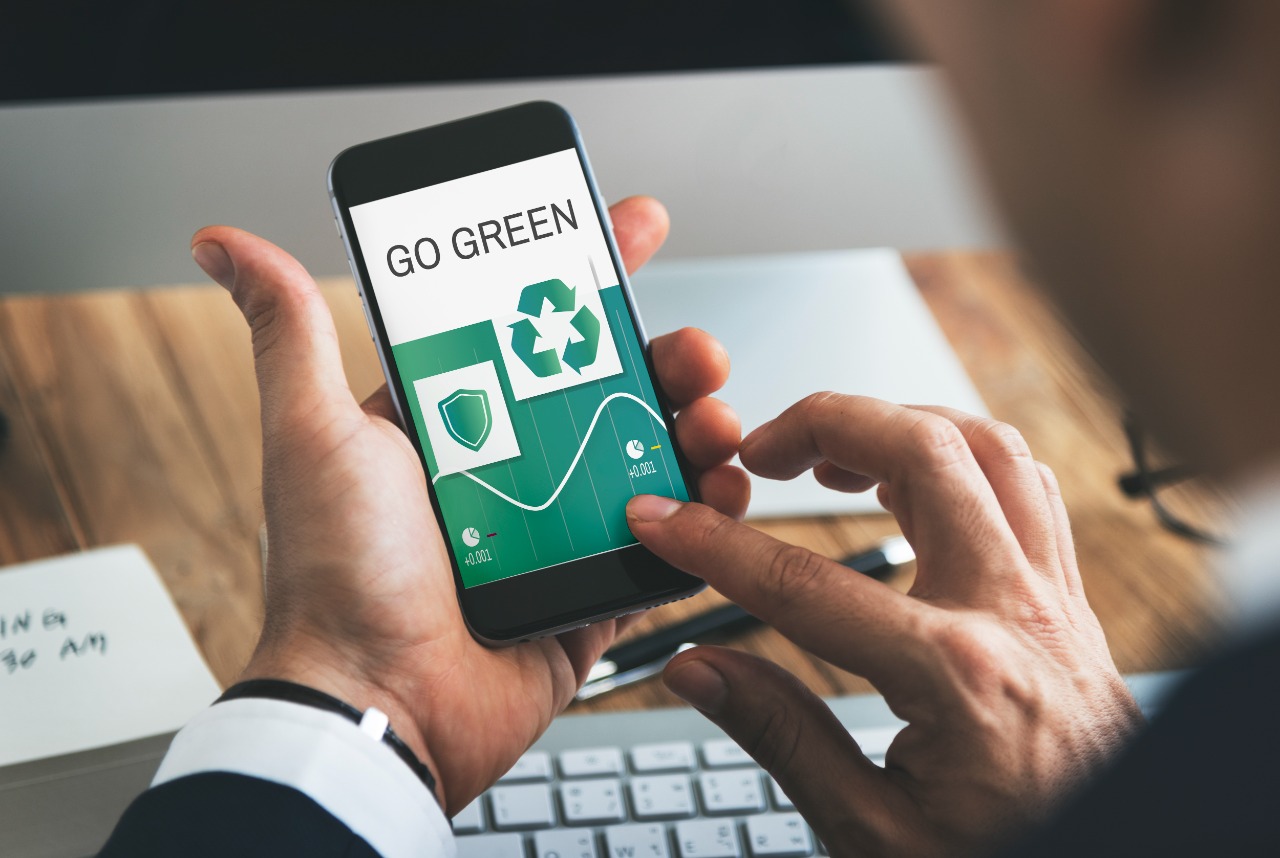 Go green Smartphone : Environment-Friendly Initiatives